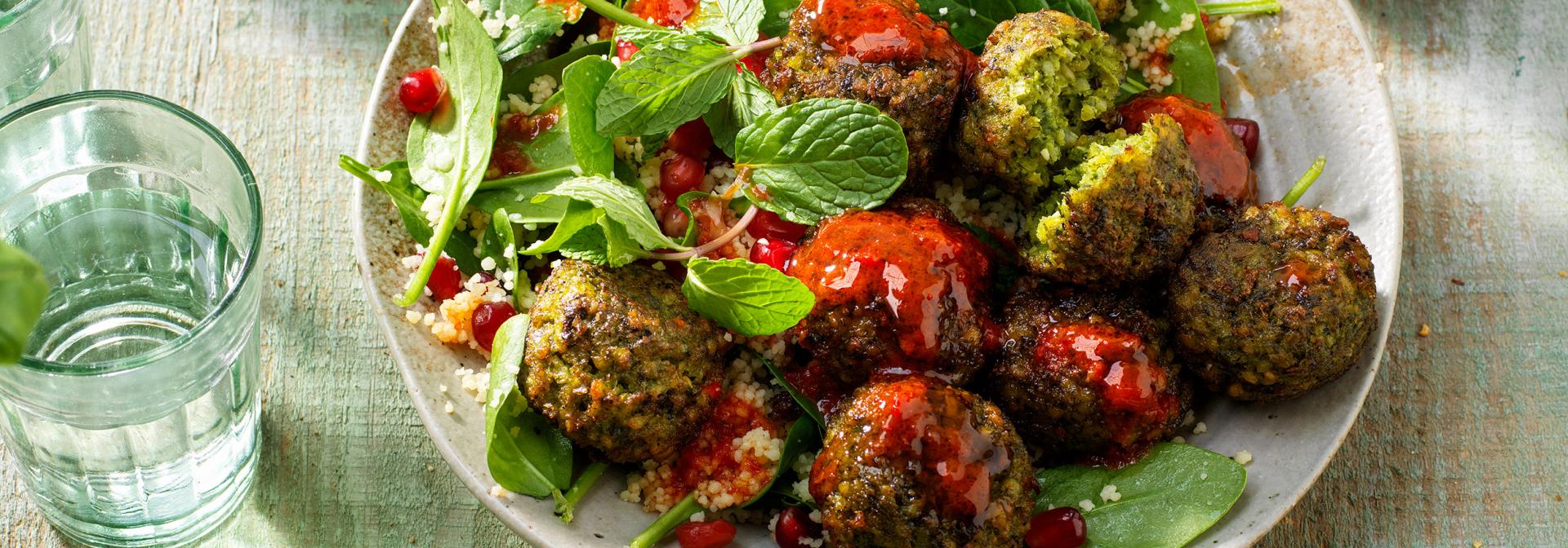 Insalata di quinoa con spinaci falafel