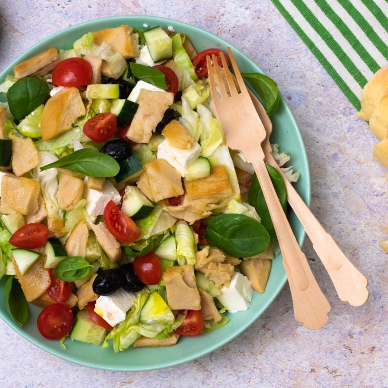 Insalata alla greca con Sensational Filetti Nature Greek Salad with Fillets and Feta cheese