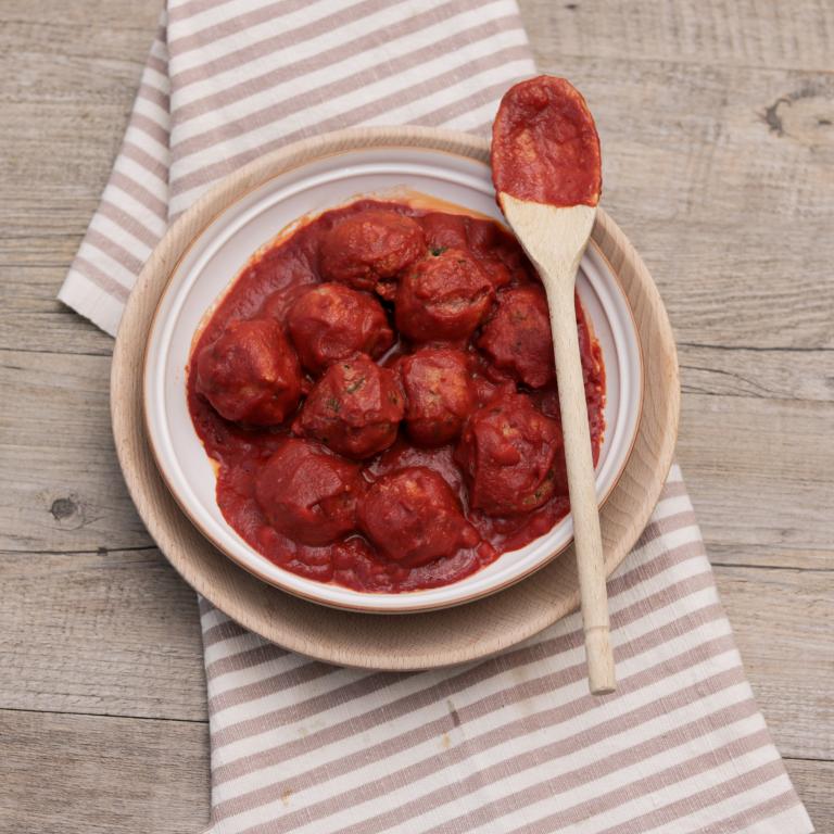 Balls with sensational mince and tomatoes sauce